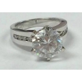 R# LADIES 14K WHITE GOLD ENGAGEMENT RING WITH CZ STONES 